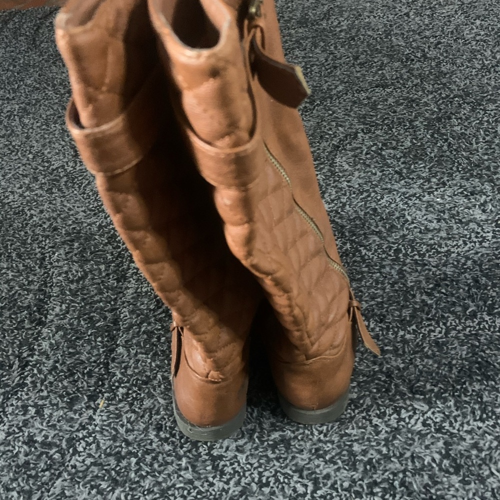 Boots - Picture 2 of 4